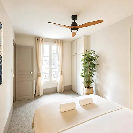 Arc De Triomphe - Premium Family For 5 Apartman