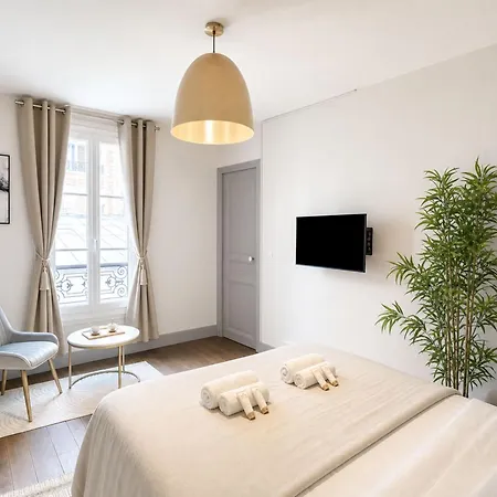 Arc De Triomphe - Premium Family For 5 *